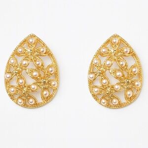 Elegant Gold and Pearl Teardrop Earrings